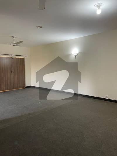 F - 10 Markaz 3 bedrooms Luxury Apartment For Rent