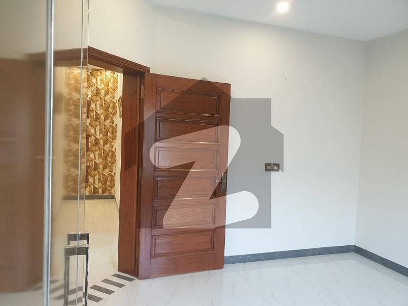 کینال گارڈن ۔ بلاک ڈی کینال گارڈن لاہور میں 5 کمروں کا 10 مرلہ مکان 3.1 کروڑ میں برائے فروخت۔