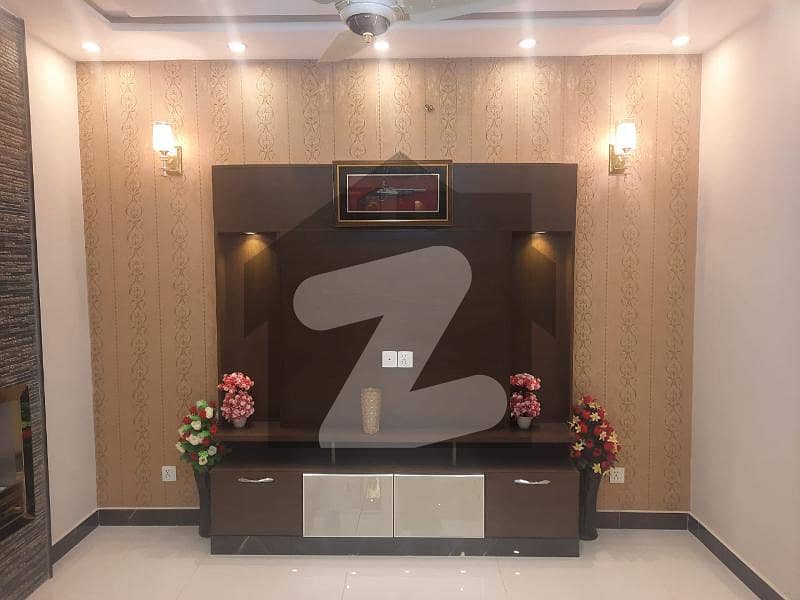 پبلک ہیلتھ سوسائٹی بحریہ ٹاؤن سیکٹر B بحریہ ٹاؤن لاہور میں 3 کمروں کا 10 مرلہ بالائی پورشن 55 ہزار میں کرایہ پر دستیاب ہے۔