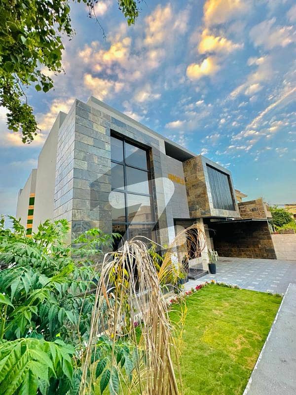 Luxurious 20 Marla Designer House On Prime Location