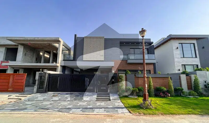 1 Kanal Full Luxury, Near to Mall, Modern House For Sale in Lake City