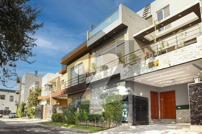 6 Marla Beautiful Design Near To Ring Road Triple Storey New House for sale
