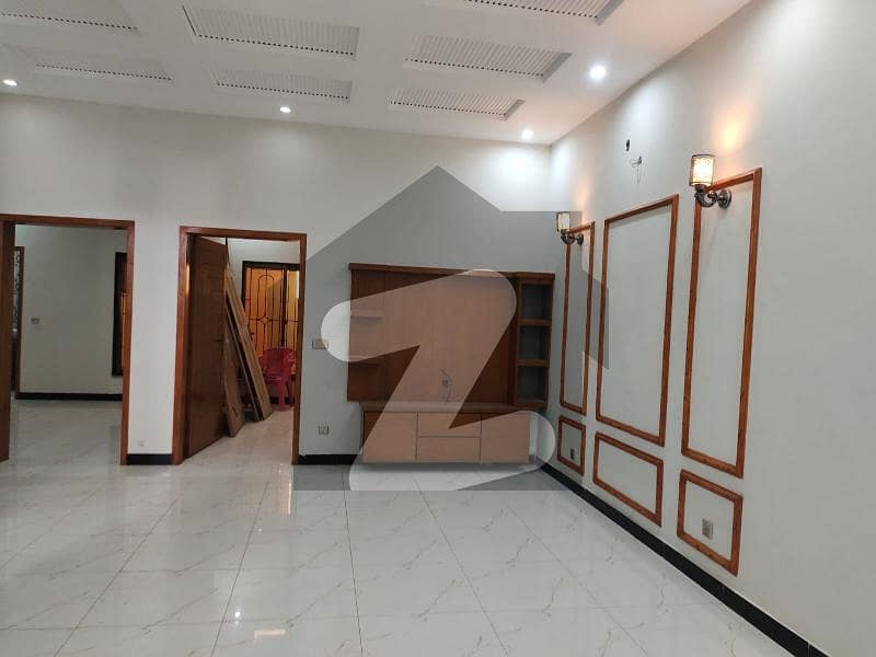 سن فورٹ گارڈنز لاہور میں 6 کمروں کا 5 مرلہ مکان 1 لاکھ میں کرایہ پر دستیاب ہے۔