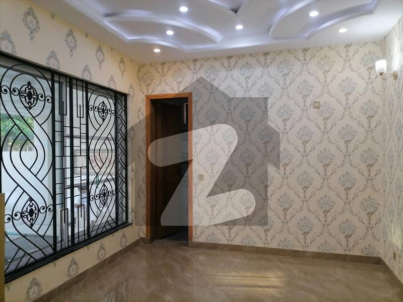 ای ایم ای سوسائٹی ۔ بلاک ڈی ای ایم ای سوسائٹی لاہور میں 3 کمروں کا 5 مرلہ مکان 2.25 کروڑ میں برائے فروخت۔