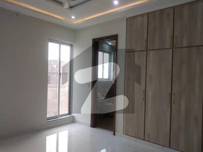 Upper Portion 8 Marla For rent In Green City