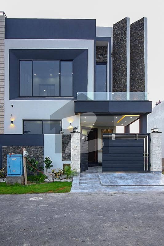 5 Marla Beautiful House for sale in 9 Town DHA lahore