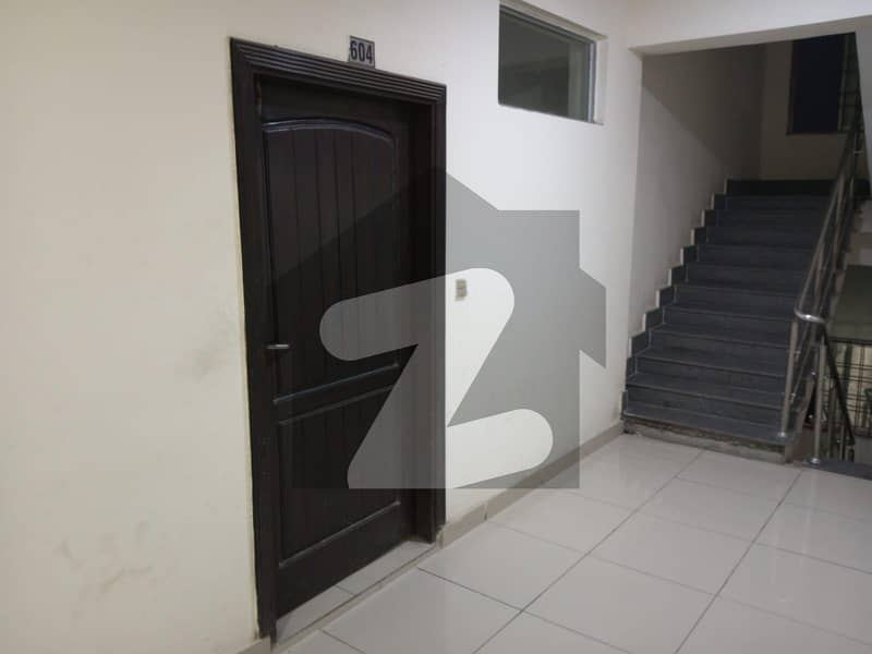 یونیورسٹی ٹاؤن پشاور میں 3 کمروں کا 6 مرلہ فلیٹ 1.1 کروڑ میں برائے فروخت۔