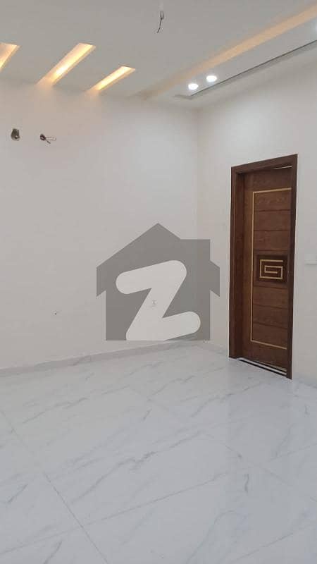 ماڈل سٹی ون کینال روڈ فیصل آباد میں 4 کمروں کا 8 مرلہ مکان 3.5 کروڑ میں برائے فروخت۔