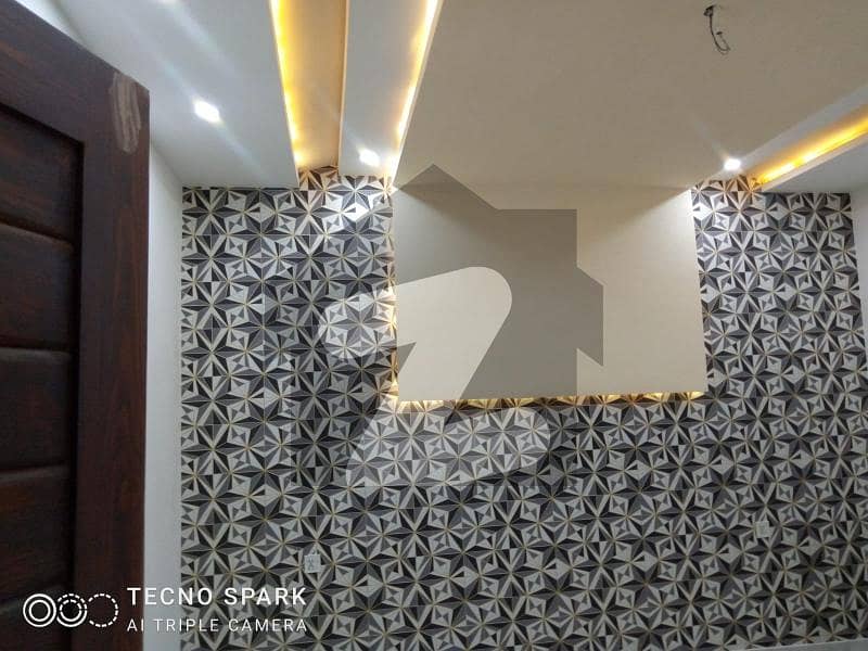 النور گارڈن فیصل آباد میں 4 کمروں کا 6 مرلہ مکان 2.2 کروڑ میں برائے فروخت۔