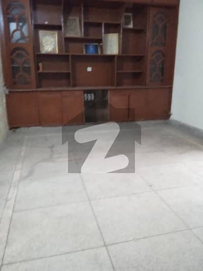 Avail Yourself A Great 1125 Square Feet House In Allama Iqbal Town - Ravi Block