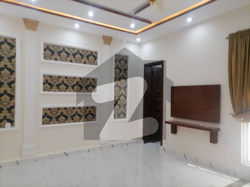 ابدالینزکوآپریٹو ہاؤسنگ سوسائٹی لاہور میں 5 کمروں کا 1 کنال مکان 7.4 کروڑ میں برائے فروخت۔
