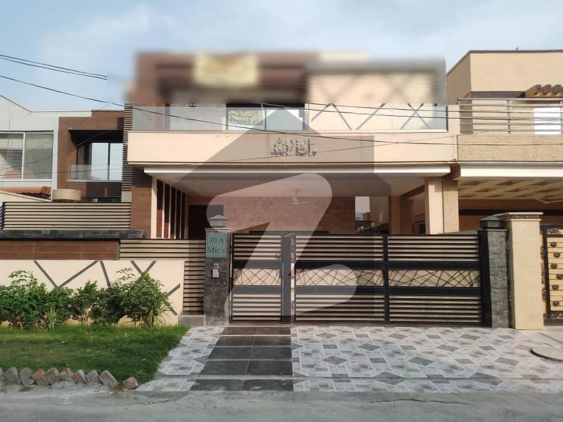 ڈیوائن گارڈنز ۔ بلاک بی ڈیوائن گارڈنز لاہور میں 4 کمروں کا 10 مرلہ مکان 3.4 کروڑ میں برائے فروخت۔