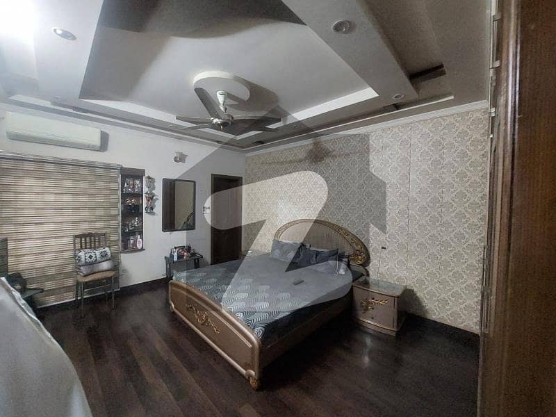 علامہ اقبال ٹاؤن ۔ رضا بلاک علامہ اقبال ٹاؤن لاہور میں 5 کمروں کا 10 مرلہ مکان 1.3 لاکھ میں کرایہ پر دستیاب ہے۔