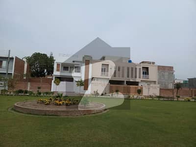 ma Jinah road multan bokhari villaz
gated society 5 Marla Ghar for sale 
park facing