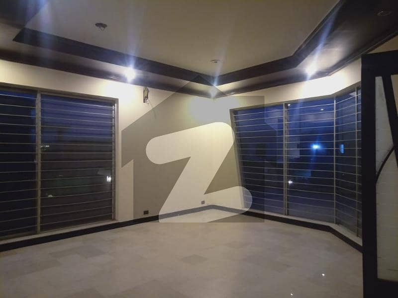 12 MARLA OUTCLASS HOUSE FOR RENT IN PUNJAB SOCIETY