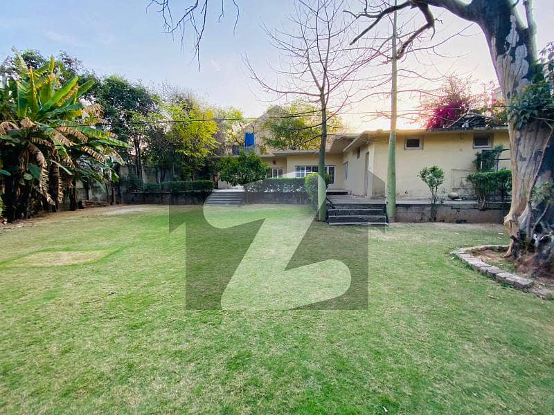 F7 Totally Renovated 04 Bedroom Compact House With Beautiful Lawn F7 Totally Renovated 04 Bedroom Compact House With Beautiful Lawn