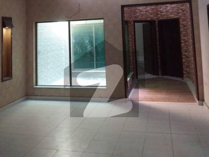 20 Marla Spacious House Is Available In Amin Town For rent