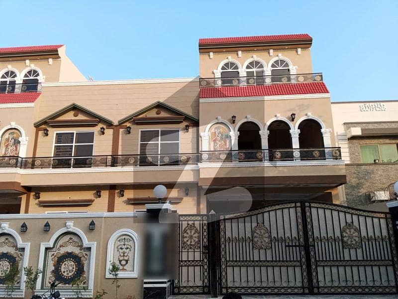 House For Grabs In 16 Marla Lahore