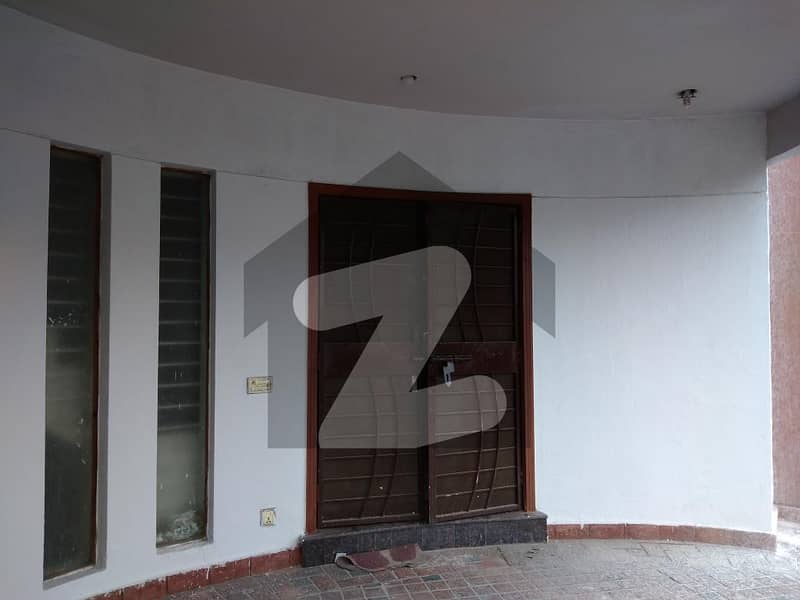 1 Kanal House available for sale in Gulberg 2, Lahore
