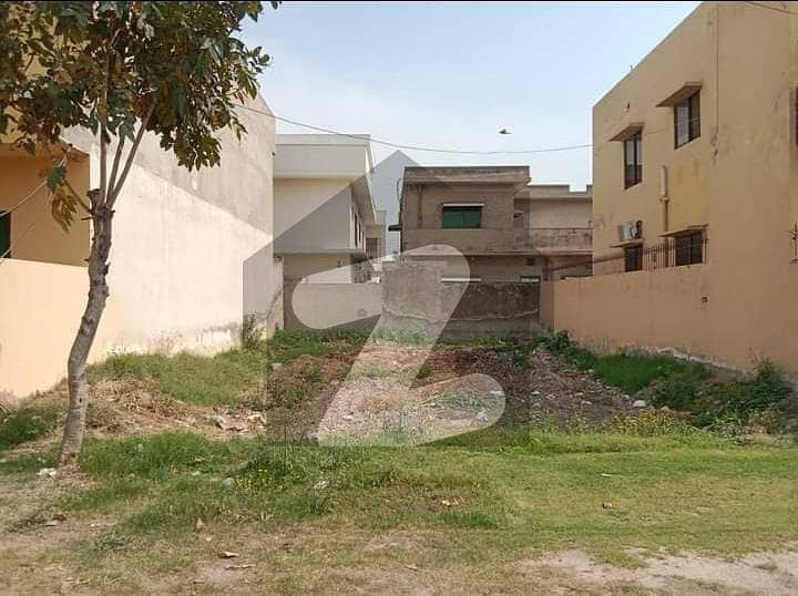 20 Marla plot very good beautiful location for sale in Valencia town Lahore Pakistan