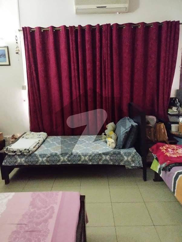1 Bed Room Sharing Portion Avalible For Girl