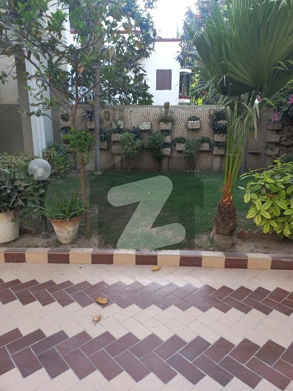 کلفٹن ۔ بلاک 4 کلفٹن کراچی میں 5 کمروں کا 1 کنال مکان 12 کروڑ میں برائے فروخت۔