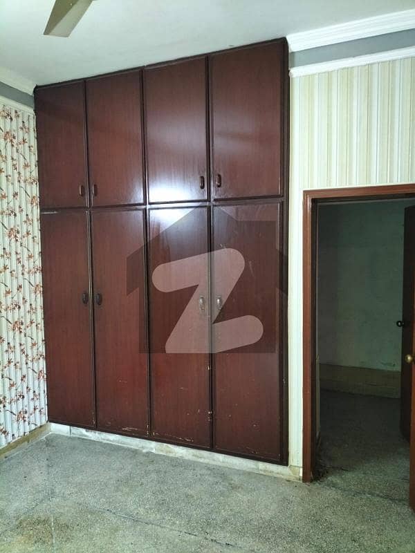 1 Kanal House Available For Rent