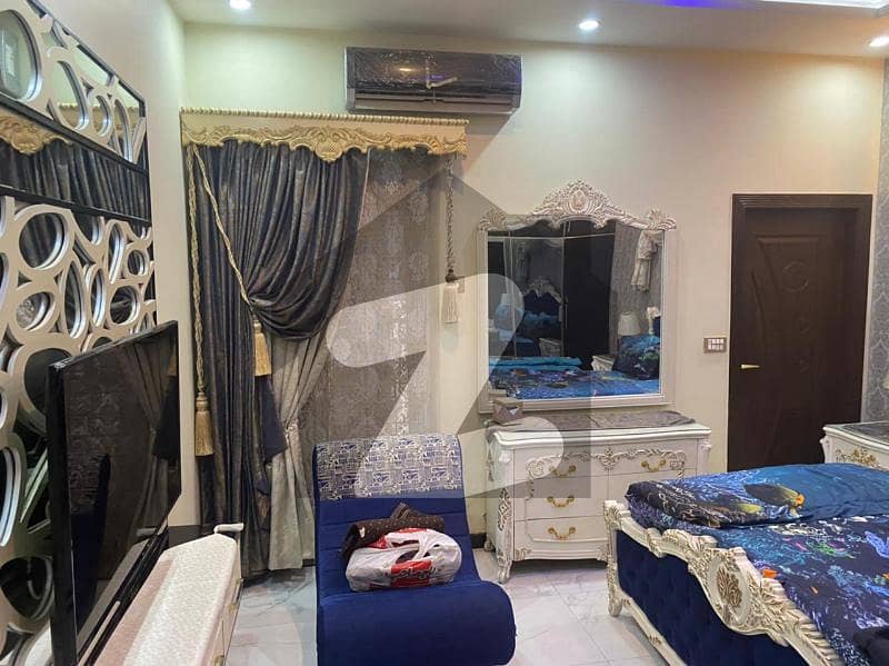 پی آئی اے ہاؤسنگ سکیم لاہور میں 5 کمروں کا 10 مرلہ مکان 4.21 کروڑ میں برائے فروخت۔