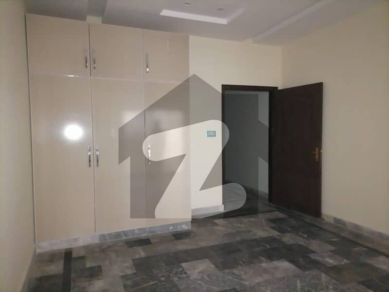 5 Marla Building Ideally Situated In Moon Market