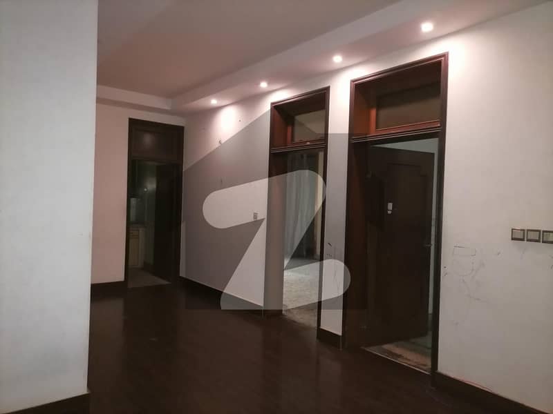 ماڈل ٹاؤن ۔ بلاک ایف ماڈل ٹاؤن لاہور میں 7 کمروں کا 2 کنال مکان 18 کروڑ میں برائے فروخت۔