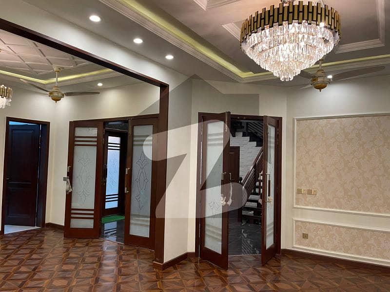 بحریہ ٹاؤن سیکٹر B بحریہ ٹاؤن,لاہور میں 5 کمروں کا 1 کنال مکان 1.75 لاکھ میں کرایہ پر دستیاب ہے۔