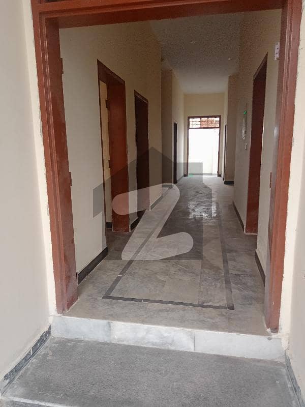 پی آئی اے ایمپلائز ہاؤسنگ سوسائٹی ملتان میں 5 کمروں کا 10 مرلہ مکان 1.9 کروڑ میں برائے فروخت۔
