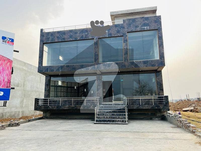 Triple Storey Brand New Building For Rent 19200 Sq Feet