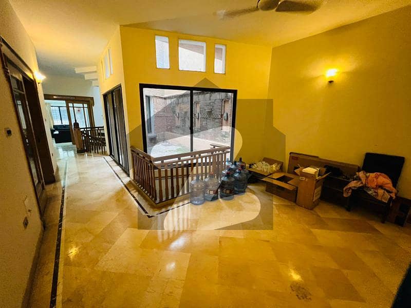 Beautiful Location Well Condition Lawn House For Rent In Islamabad F8