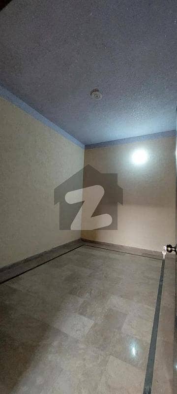 حاجی پورہ روڈ سیالکوٹ میں 3 کمروں کا 2 مرلہ مکان 55 لاکھ میں برائے فروخت۔