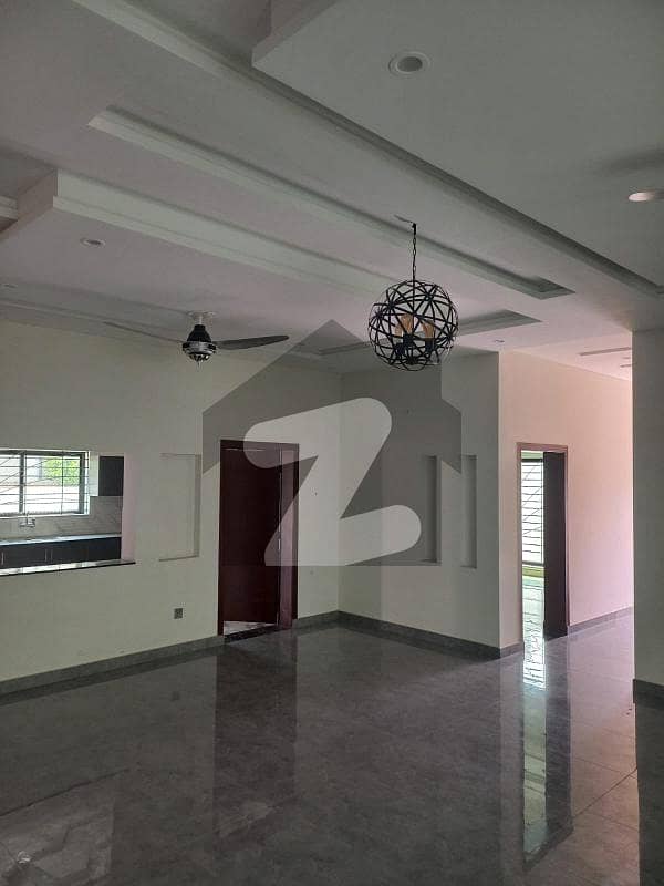 20 Marla beautiful House for sale in UET society Lahore Pakistan