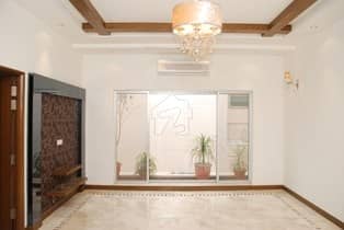 2 Kanal Double Story 7 Year Old Corer Facing Park For Sale In Model Town Block D