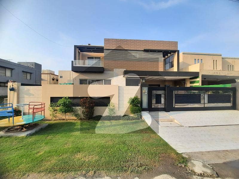 1 Kanal Lavish House D Block Slightly Used For Sale