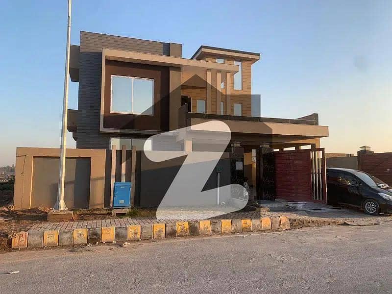 1 kanal well furnished house available for sale.