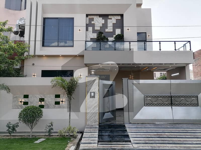 10 Marla House For sale In Canal View - Sector 3