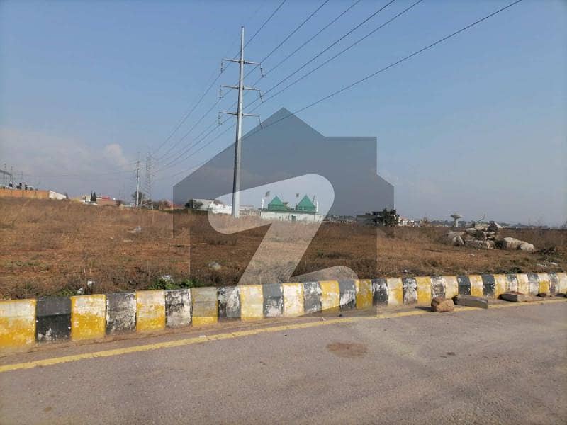K block 10marla park face cutting land plot available in gulberg