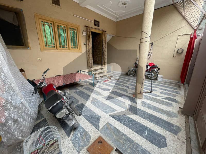 حیات آباد فیز 6 - ایف6 حیات آباد فیز 6 حیات آباد پشاور میں 6 کمروں کا 5 مرلہ مکان 2.7 کروڑ میں برائے فروخت۔