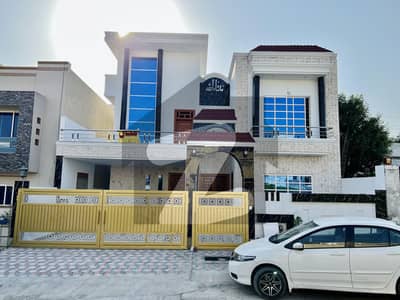 12 MARLA ELEGANT BRAND NEW DOUBLE STORY HOUSE FOR SALE