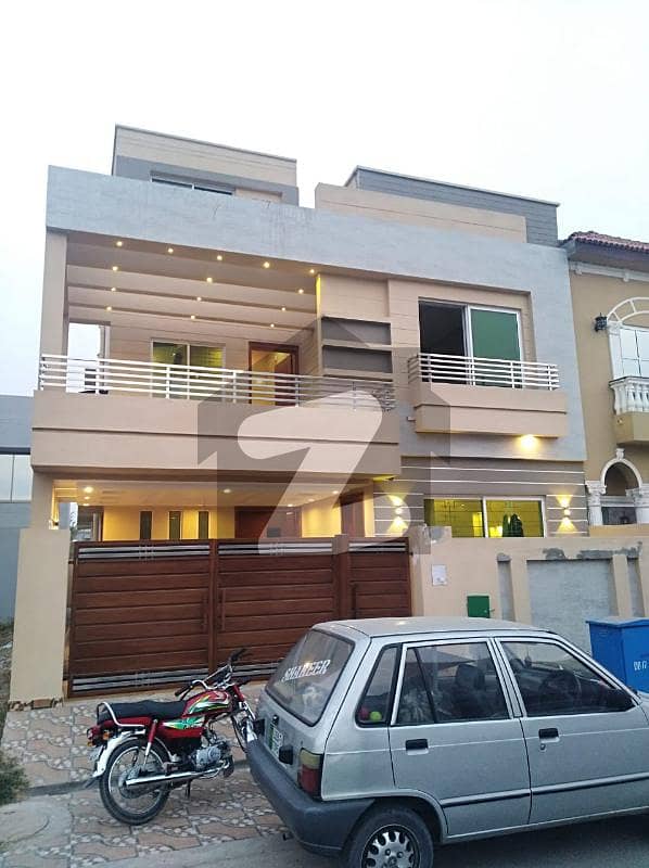 8 Marla Brand new House available for sale BAHRIA ORCHARD LAHORE.