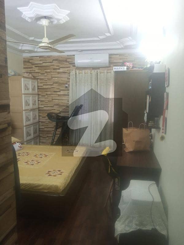 کلفٹن ۔ بلاک 5 کلفٹن کراچی میں 4 کمروں کا 9 مرلہ فلیٹ 4 کروڑ میں برائے فروخت۔
