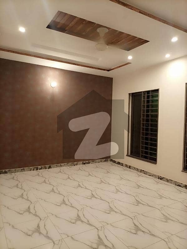 1 KANAL UPPER PORTION NEAR TO PARK | TOP LOCATION