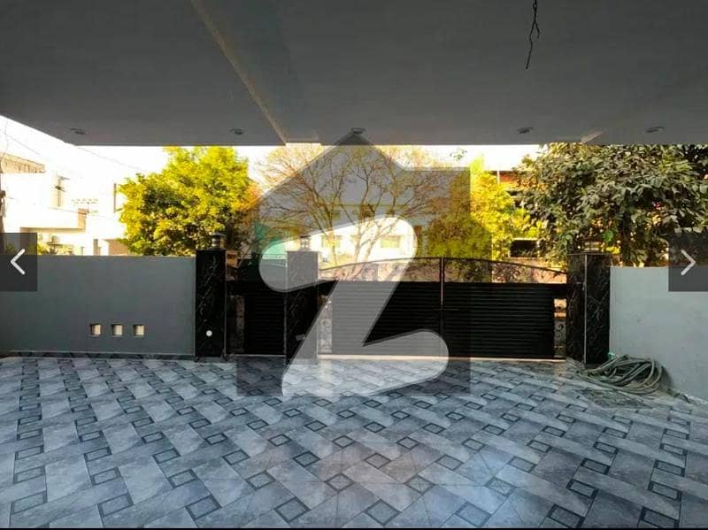 01 KANAL BEAUTIFUL HOUSE FOR SALE PRIME LOCATION OF UET HOUSING SOCIETY BLOCK B