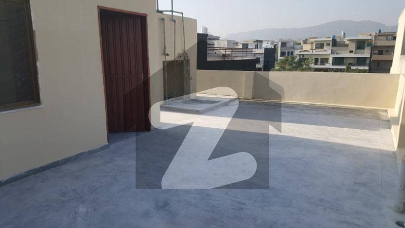 Upper Portion 4 Marla For Rent In D-12/1 Near Park & Double Road