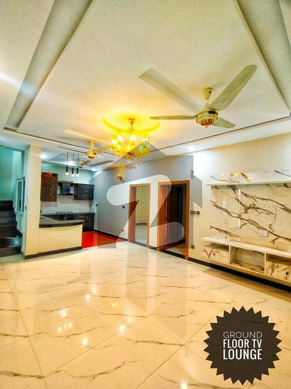 کارساز ولاز ڈی ۔ 12 اسلام آباد میں 5 کمروں کا 9 مرلہ مکان 4.25 کروڑ میں برائے فروخت۔