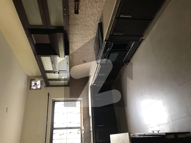 Main Cantt 2 Kanal 4 Beds Tiles Floors Upper Portion With Separate Gate For Rent In Cantt